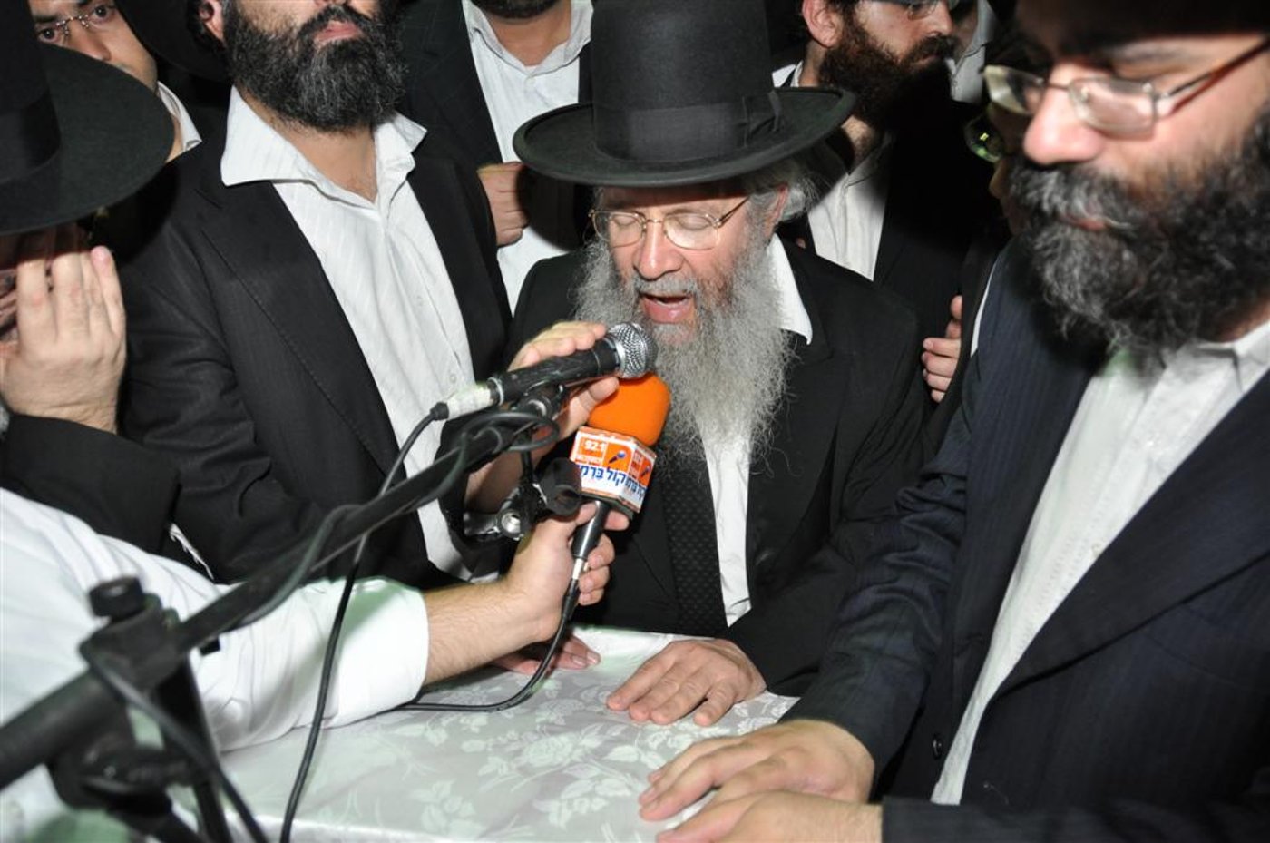 ובית ישראל יבכו: רבבות בהלווית הגר"י מועלם זצ"ל