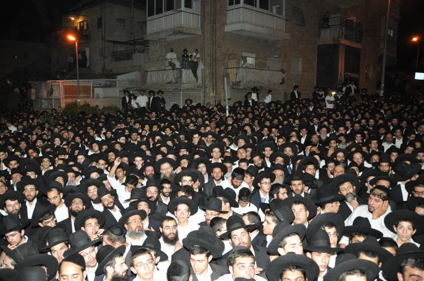 ובית ישראל יבכו: רבבות בהלווית הגר"י מועלם זצ"ל
