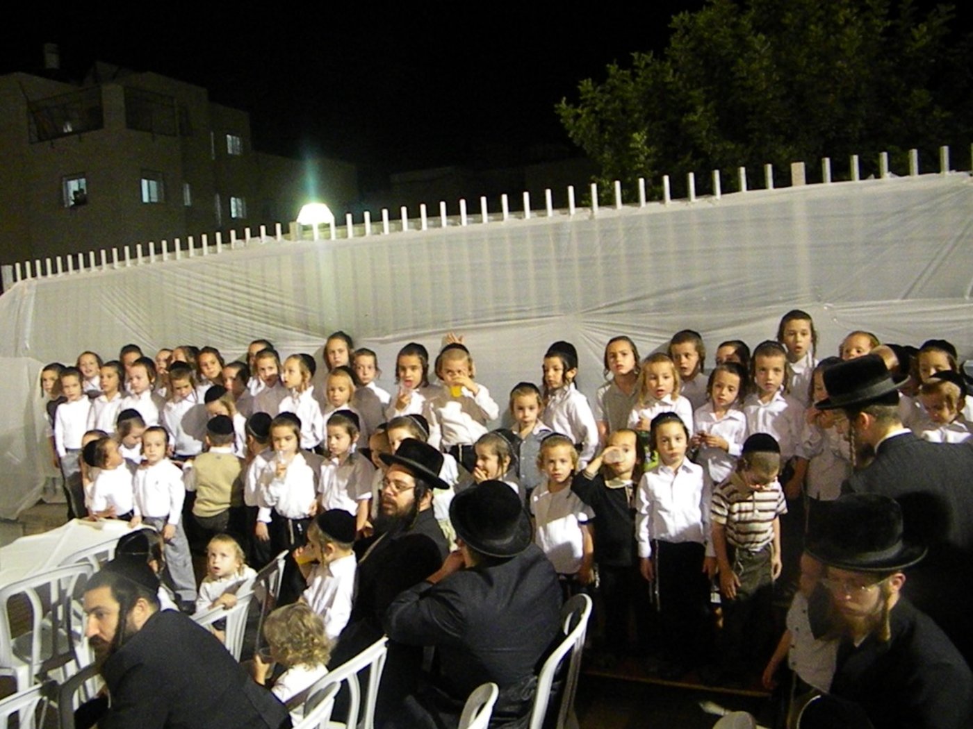צמרת ויז´ניץ בחנוכת החיידר בברכפלד
