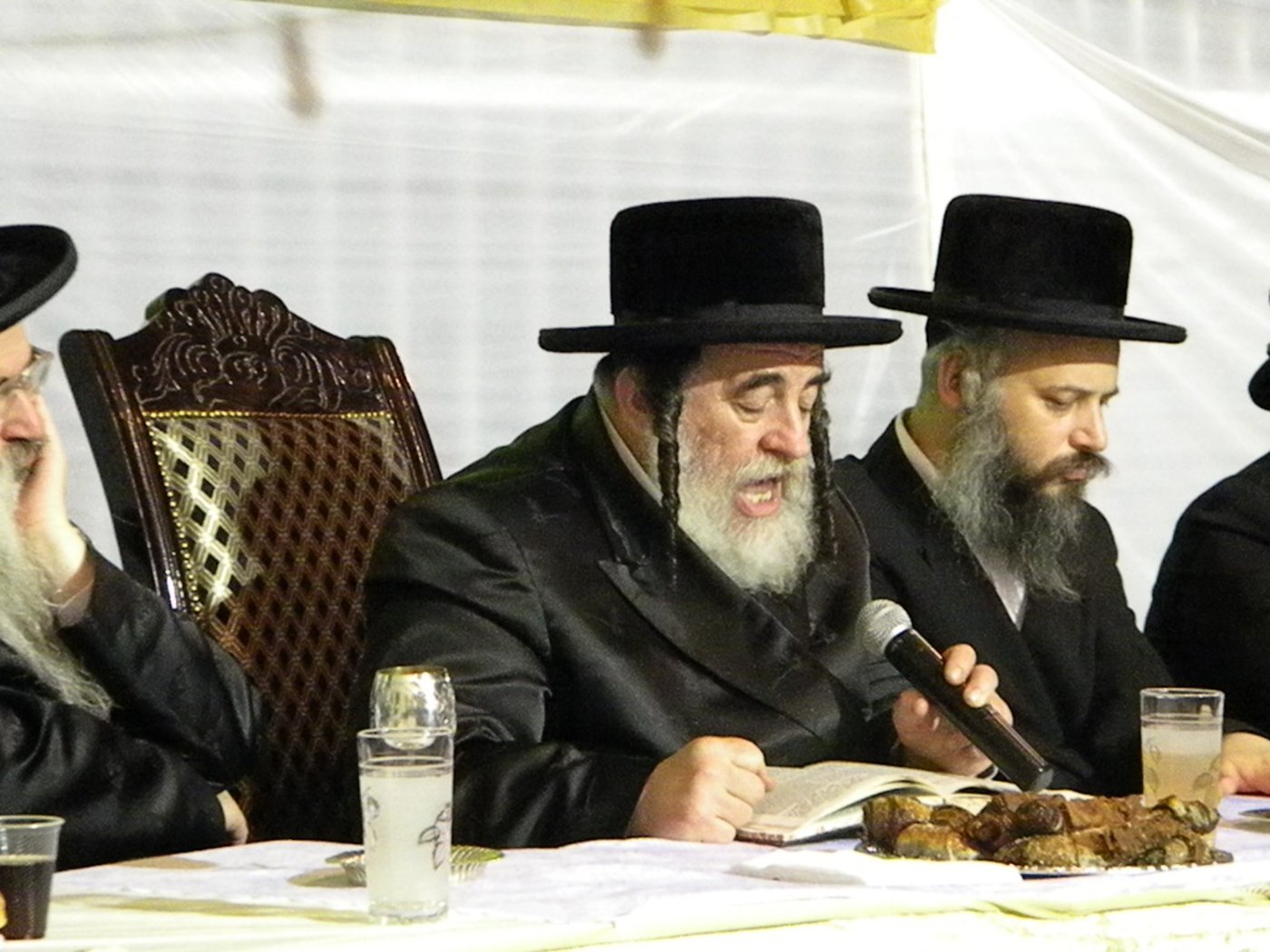 צמרת ויז´ניץ בחנוכת החיידר בברכפלד