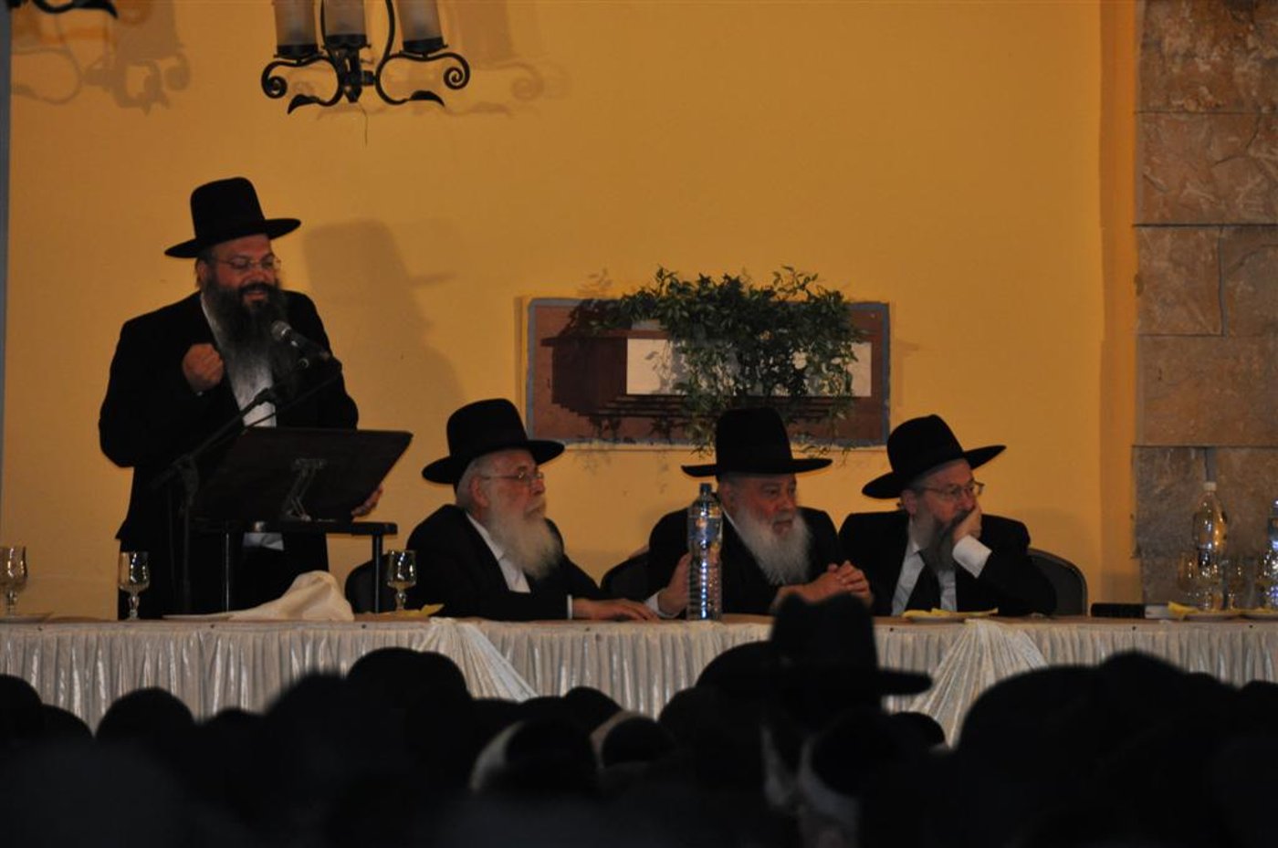 "אינטרנט לא כשר? כמו חנות טריפות"