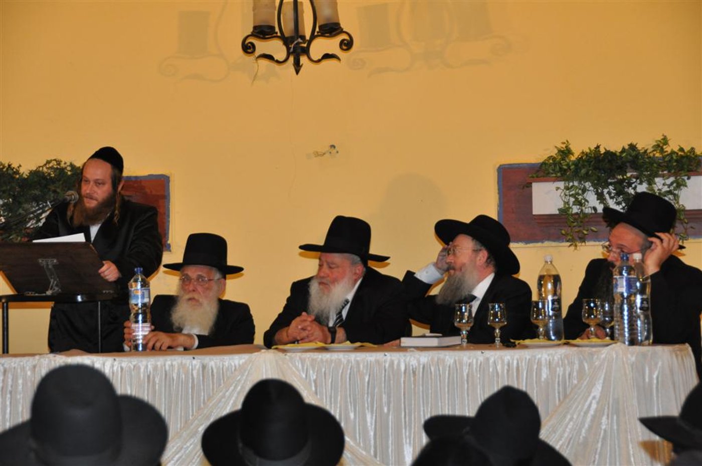 "אינטרנט לא כשר? כמו חנות טריפות"