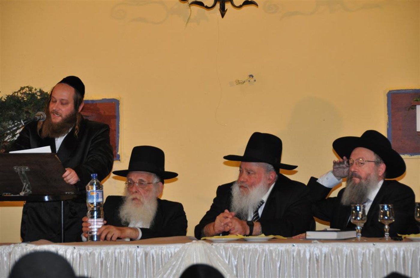 "אינטרנט לא כשר? כמו חנות טריפות"