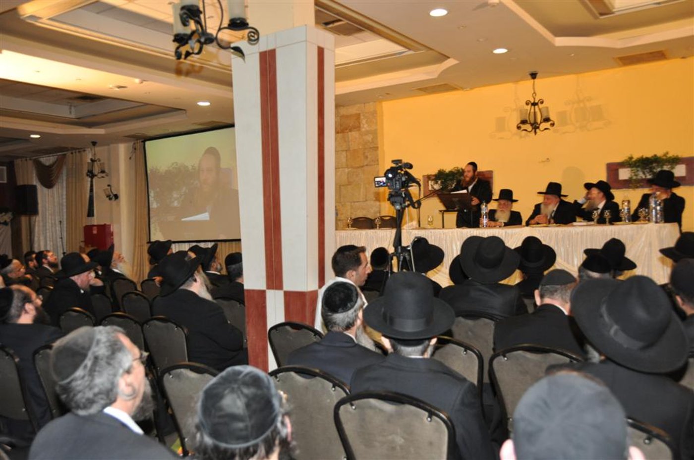 "אינטרנט לא כשר? כמו חנות טריפות"