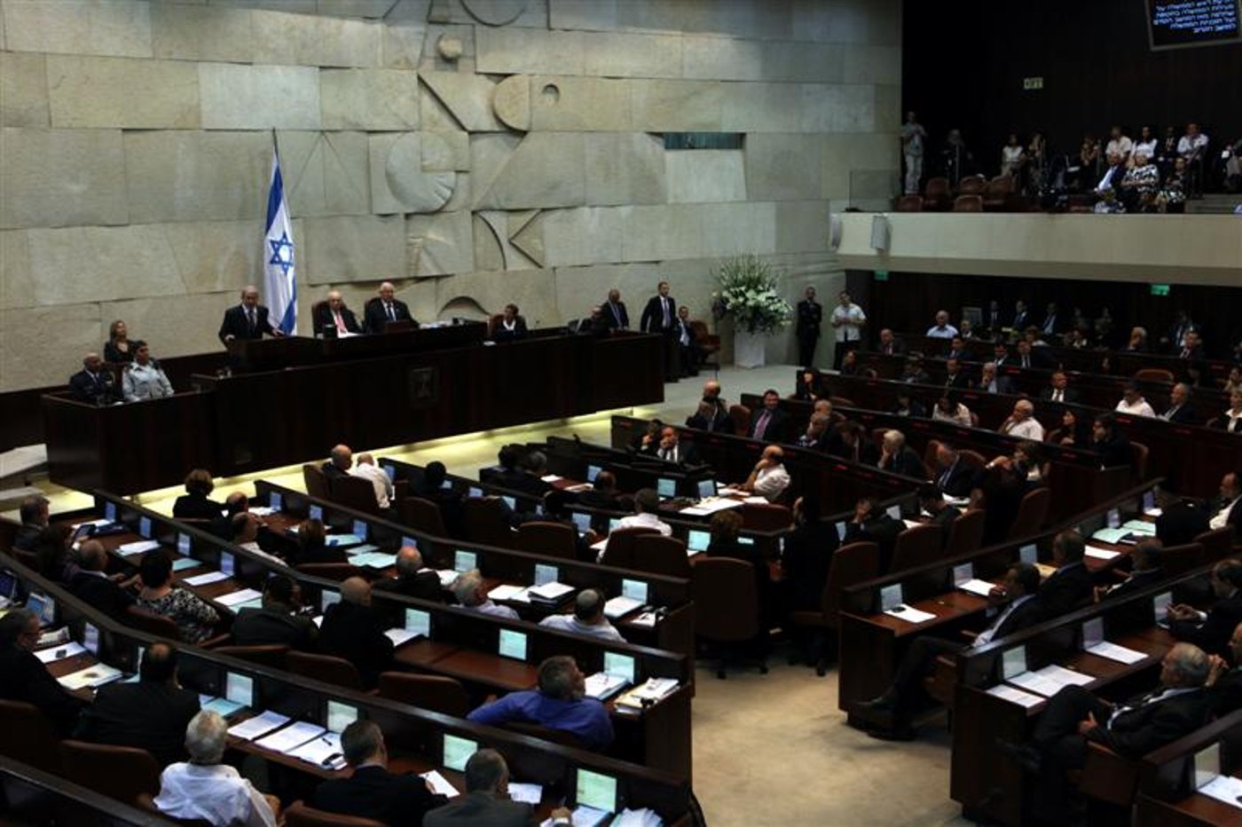 כיכר היום: כנסת נכבדה