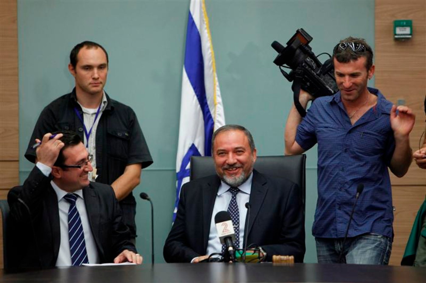 כיכר היום: כנסת נכבדה