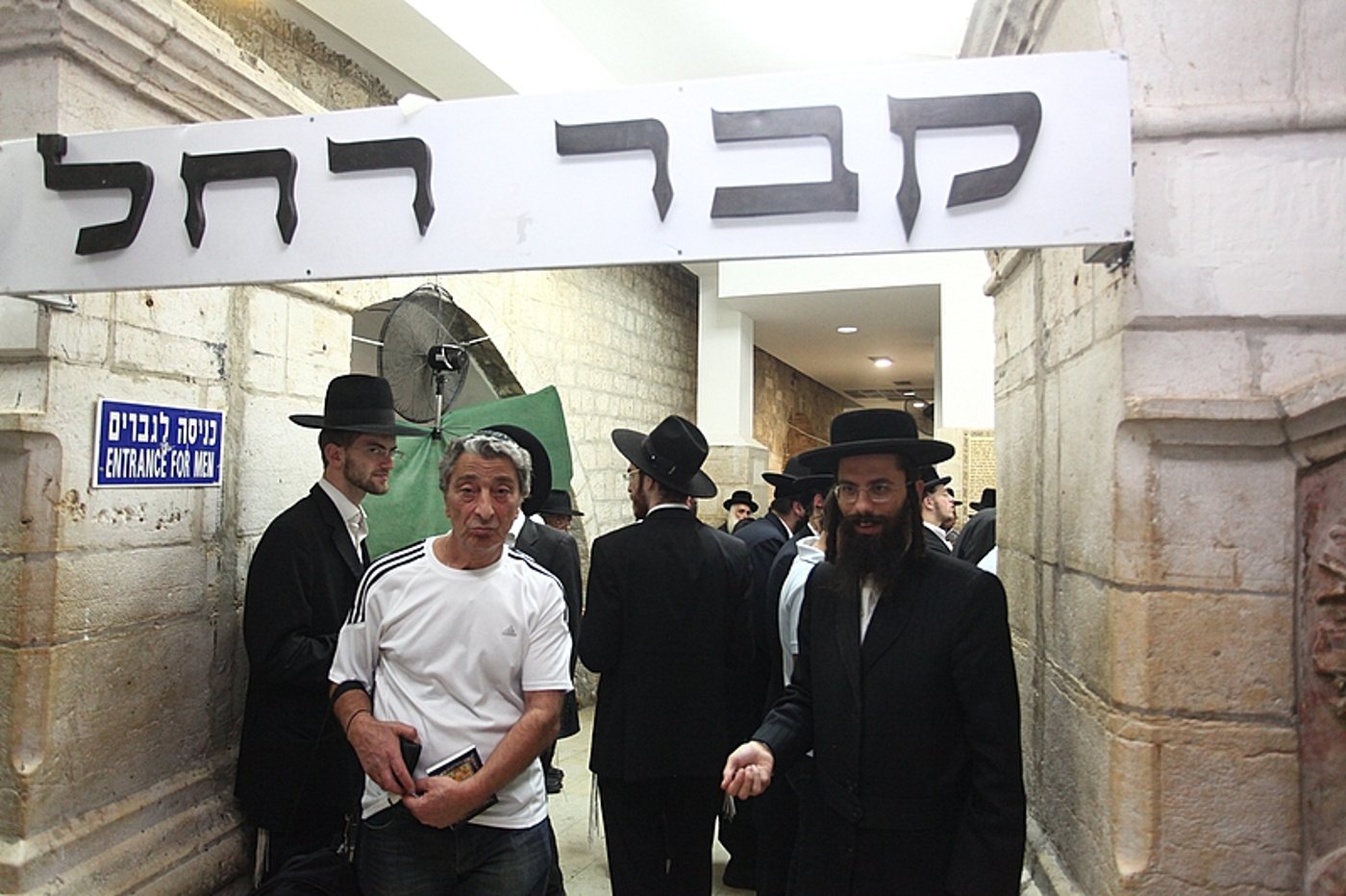 קריסה מוחלטת בקבר רחל; אלפים נתקעו באזור הציון