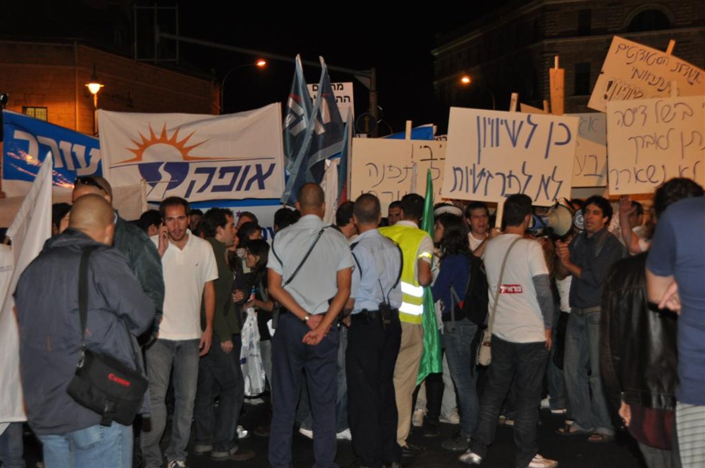 "זו לא מחאה נגד ציבור לומדי התורה. אנחנו בעדם"