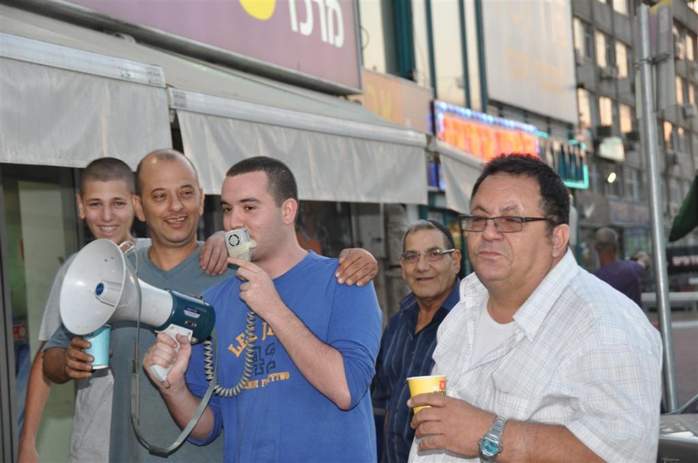 הפגנה בבני-ברק: "סלקום רימתה אותי"