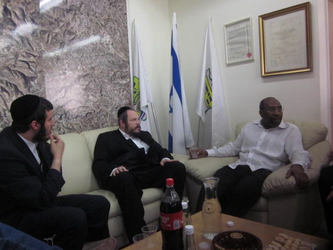 ביקור השגריר נמשך: מנהרות הכותל וחברון