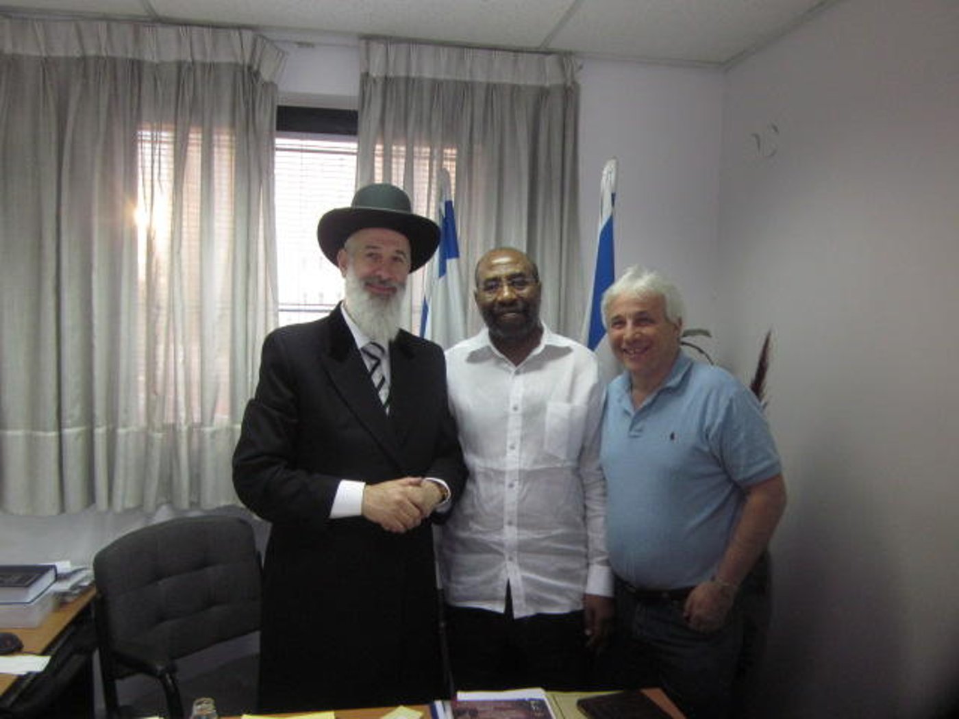 ביקור השגריר נמשך: מנהרות הכותל וחברון