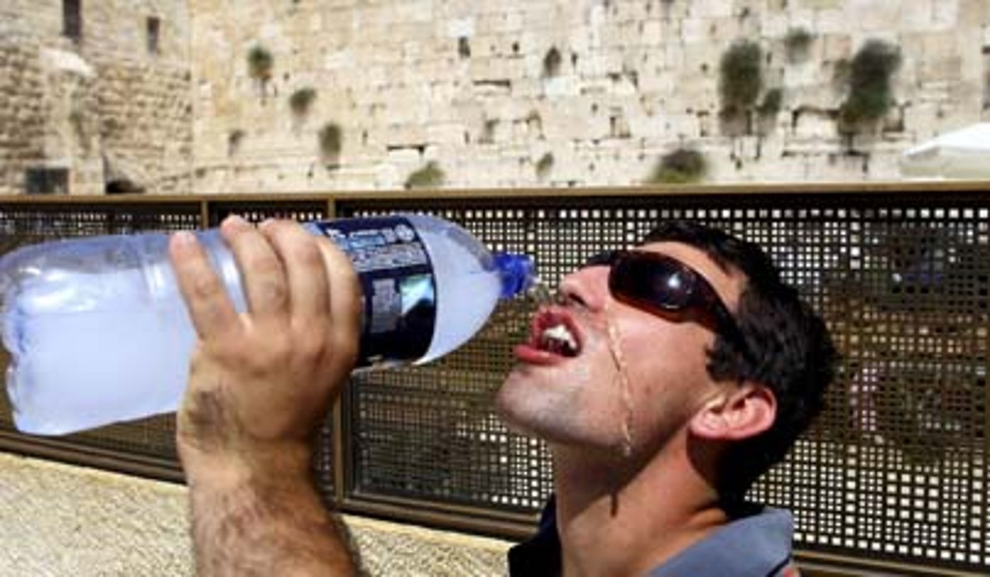 בצורת? הישראלים מודאגים אבל לא חוסכים