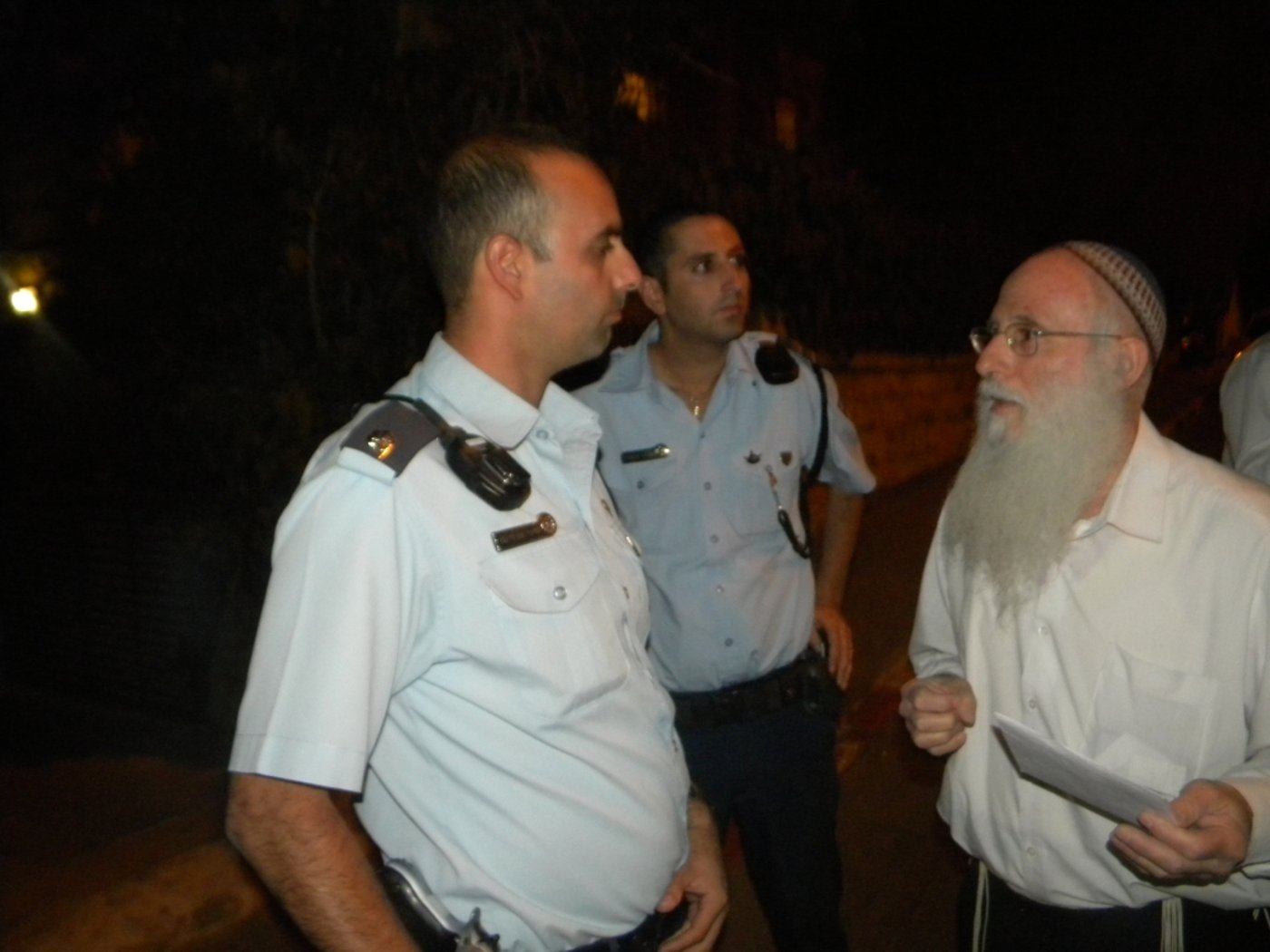 עימות לילי סמוך לביתו של השר נאמן: הרבנים גורשו