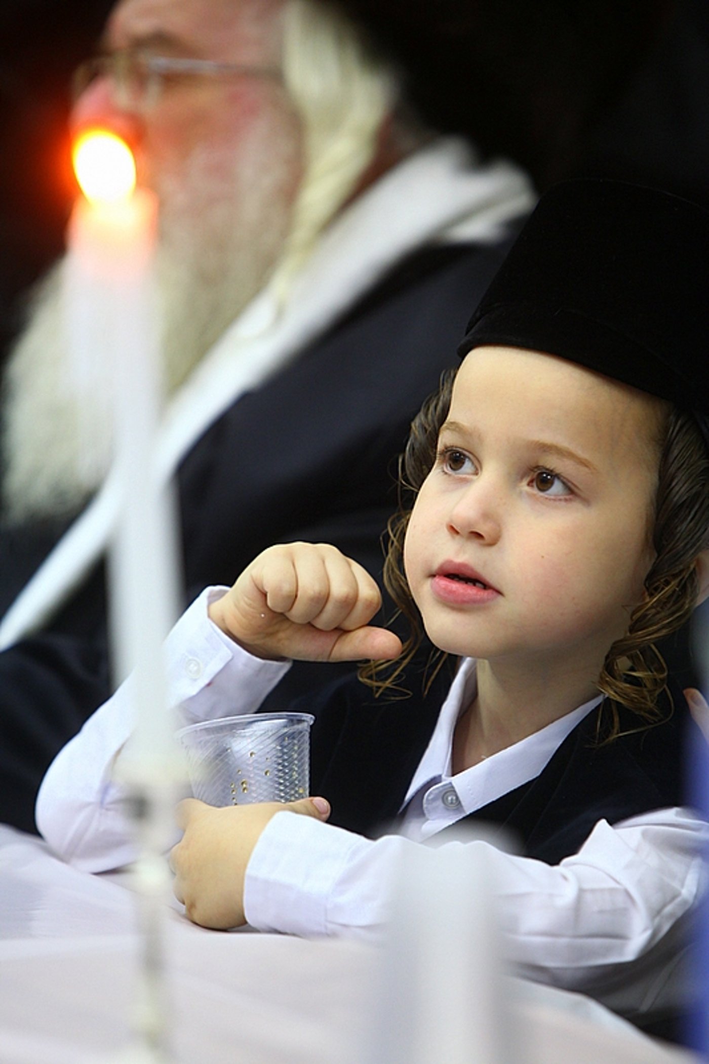 שׂוֹשׂ תָּשִׂישׂ: חתונת נכד כ"ק האדמו"ר מנדבורנא