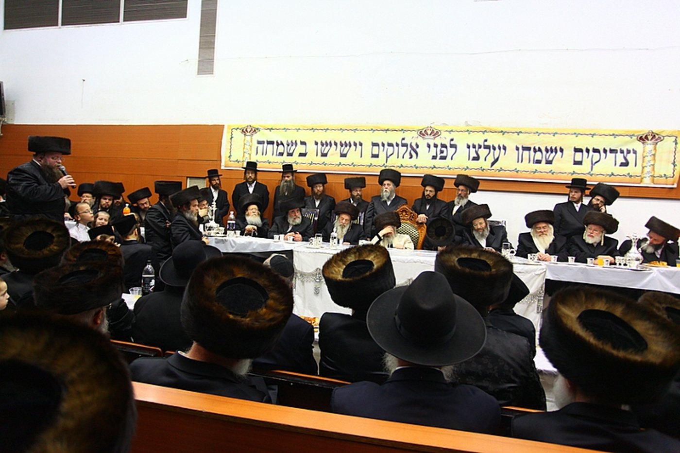 שׂוֹשׂ תָּשִׂישׂ: חתונת נכד כ"ק האדמו"ר מנדבורנא