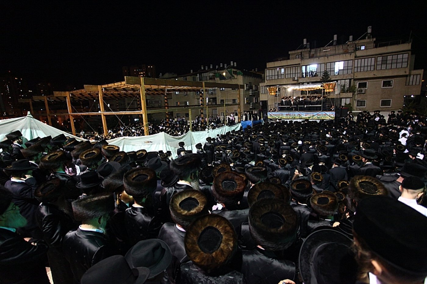 שׂוֹשׂ תָּשִׂישׂ: חתונת נכד כ"ק האדמו"ר מנדבורנא