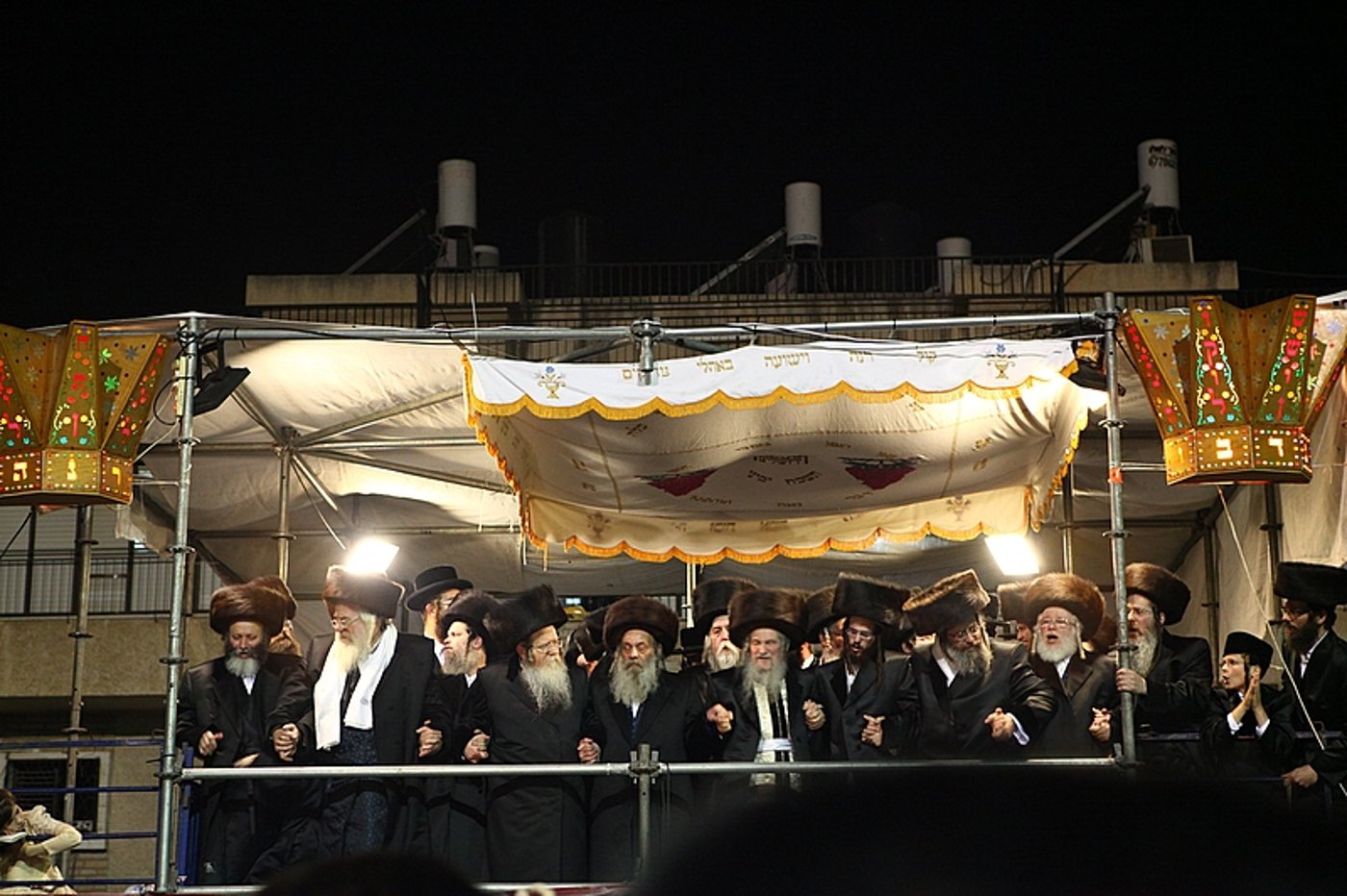 שׂוֹשׂ תָּשִׂישׂ: חתונת נכד כ"ק האדמו"ר מנדבורנא