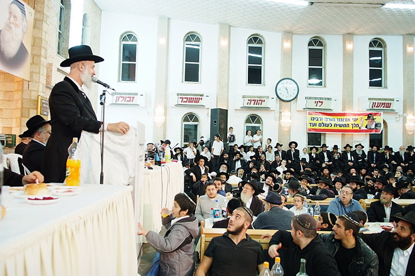 ה"חוזר" בירושלים, המזכיר בכפר-חב"ד, הנשיא ברוסיה