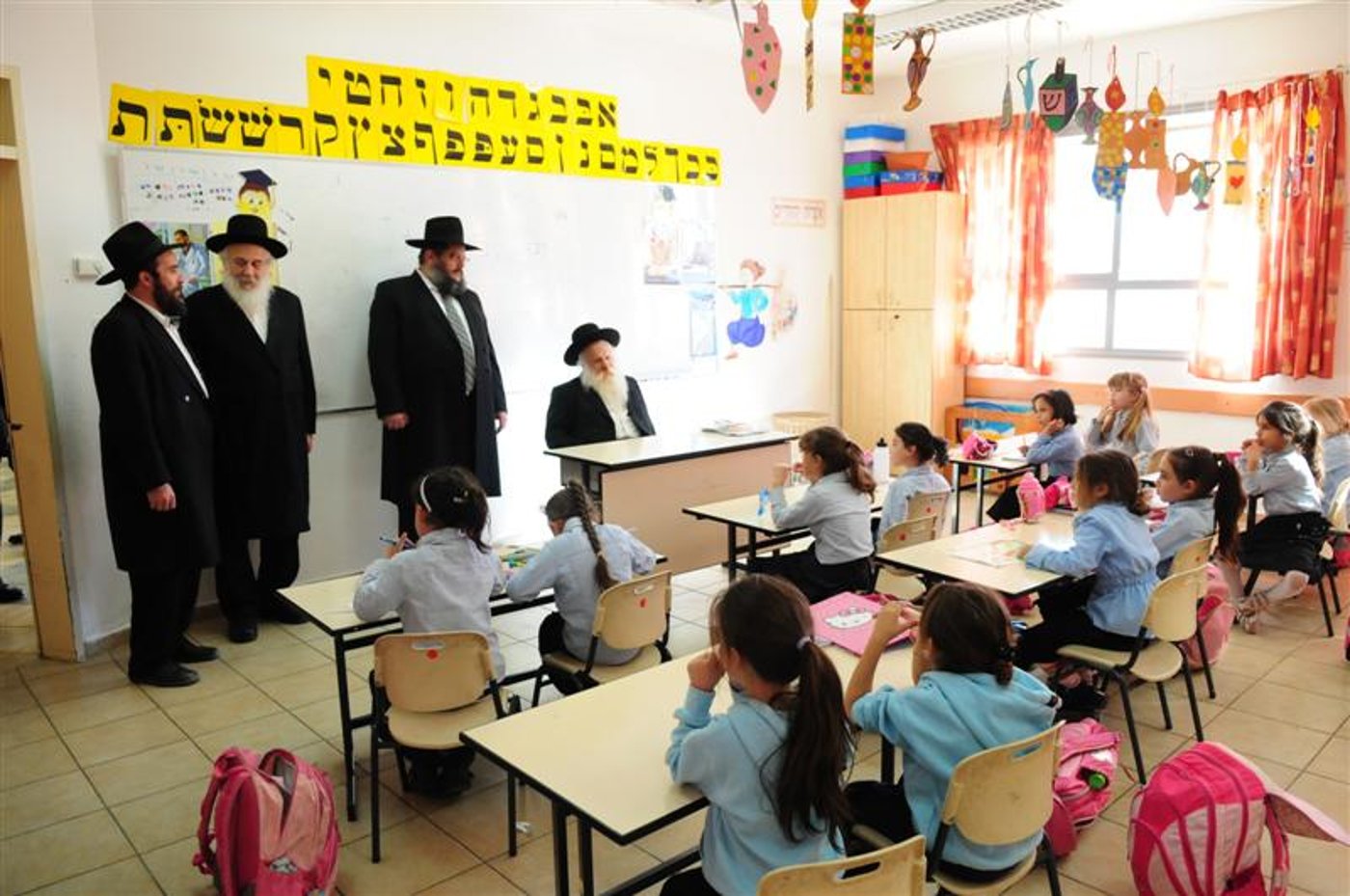 המאבק בערד: רבני חב"ד הגיעו לתמוך ברב המקומי