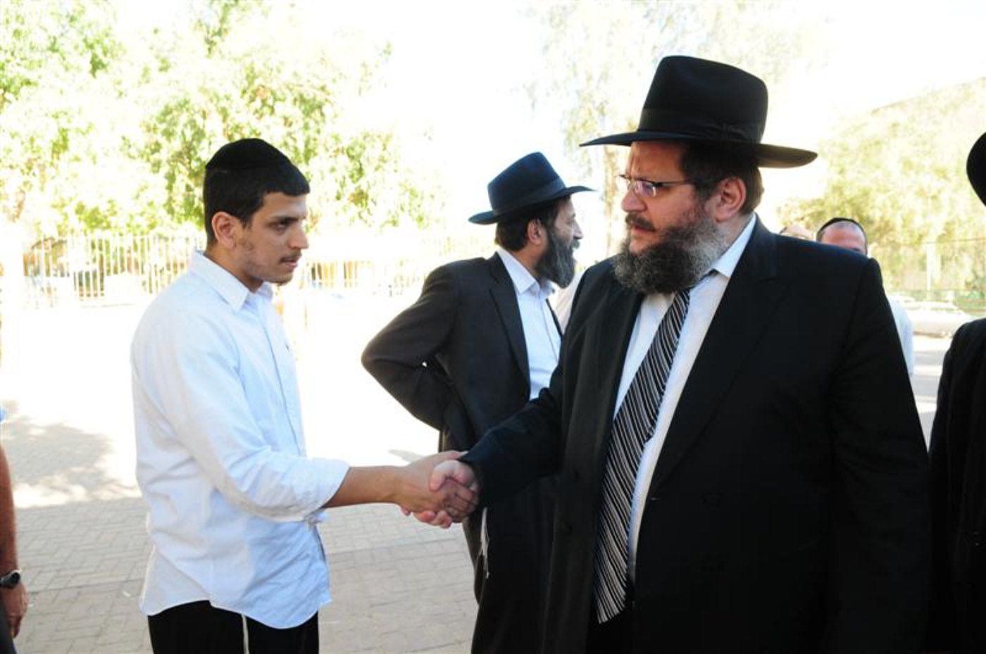 המאבק בערד: רבני חב"ד הגיעו לתמוך ברב המקומי