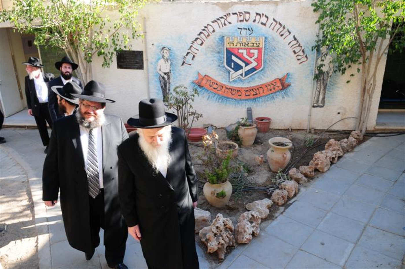 המאבק בערד: רבני חב"ד הגיעו לתמוך ברב המקומי