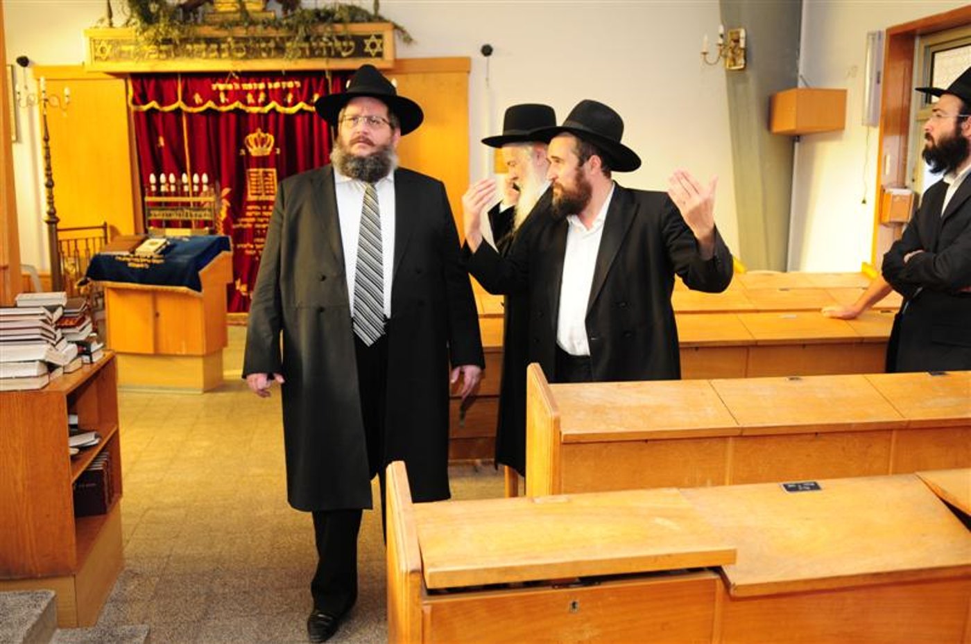 המאבק בערד: רבני חב"ד הגיעו לתמוך ברב המקומי