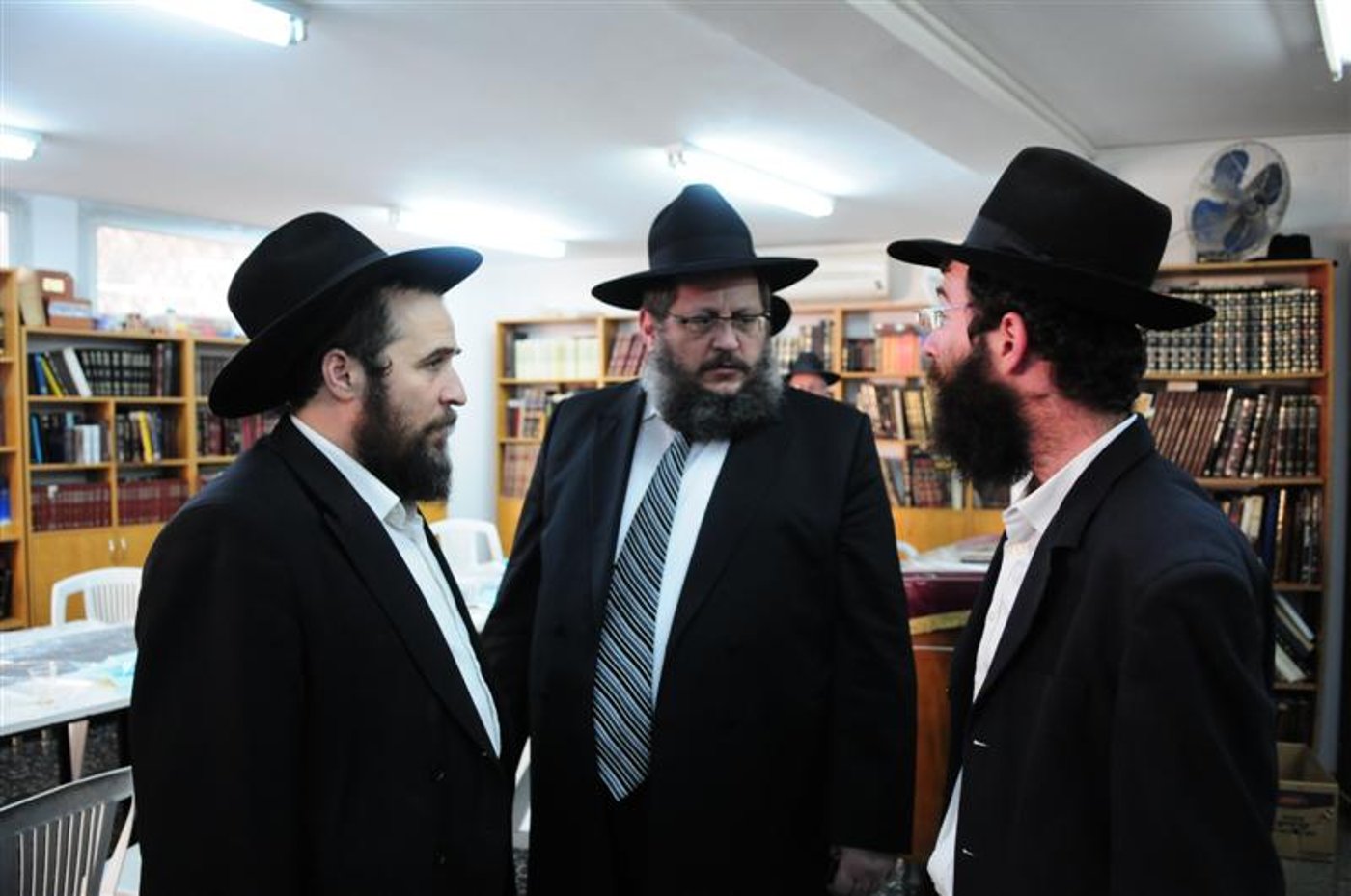 המאבק בערד: רבני חב"ד הגיעו לתמוך ברב המקומי