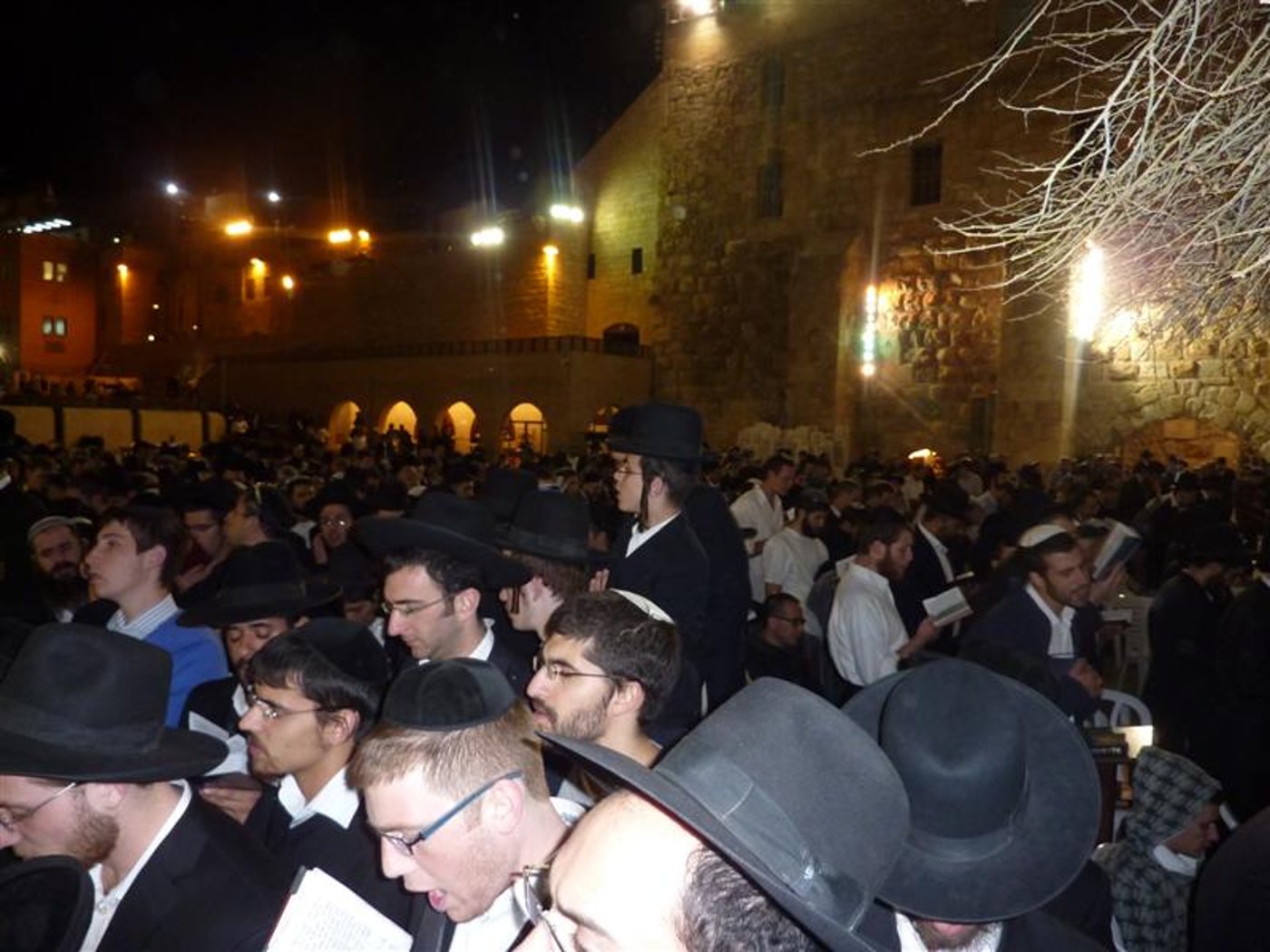 "אנו פוסקים שהקב"ה יבטל הגזירה", ביקש הרב עמאר