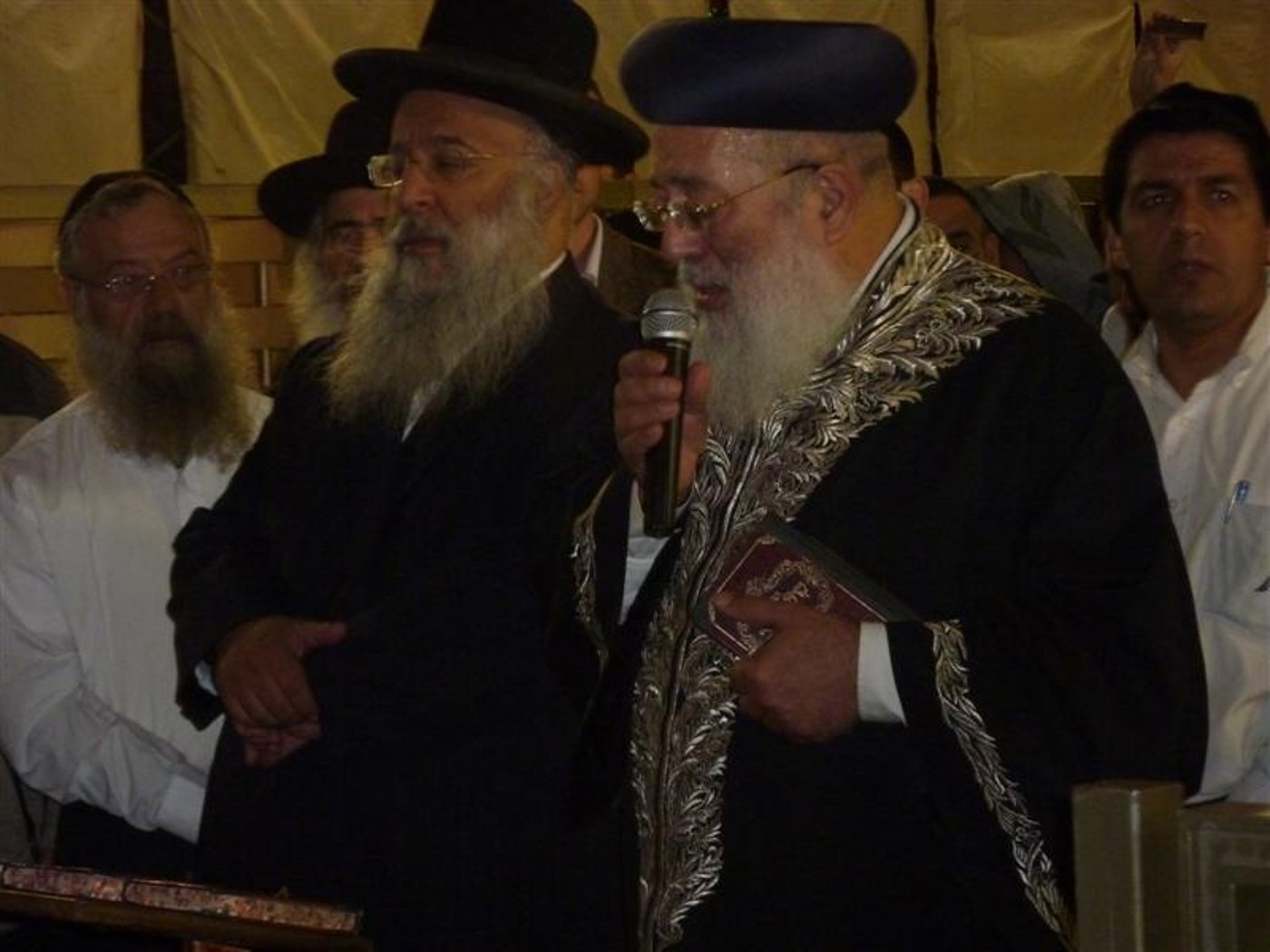 "אנו פוסקים שהקב"ה יבטל הגזירה", ביקש הרב עמאר