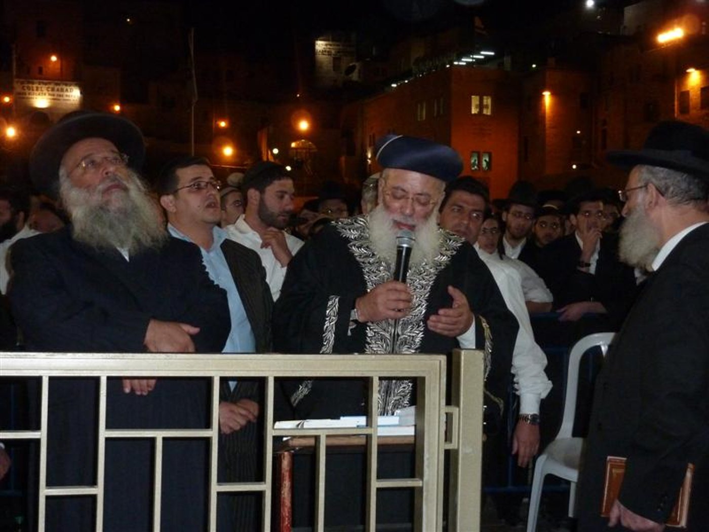 "אנו פוסקים שהקב"ה יבטל הגזירה", ביקש הרב עמאר