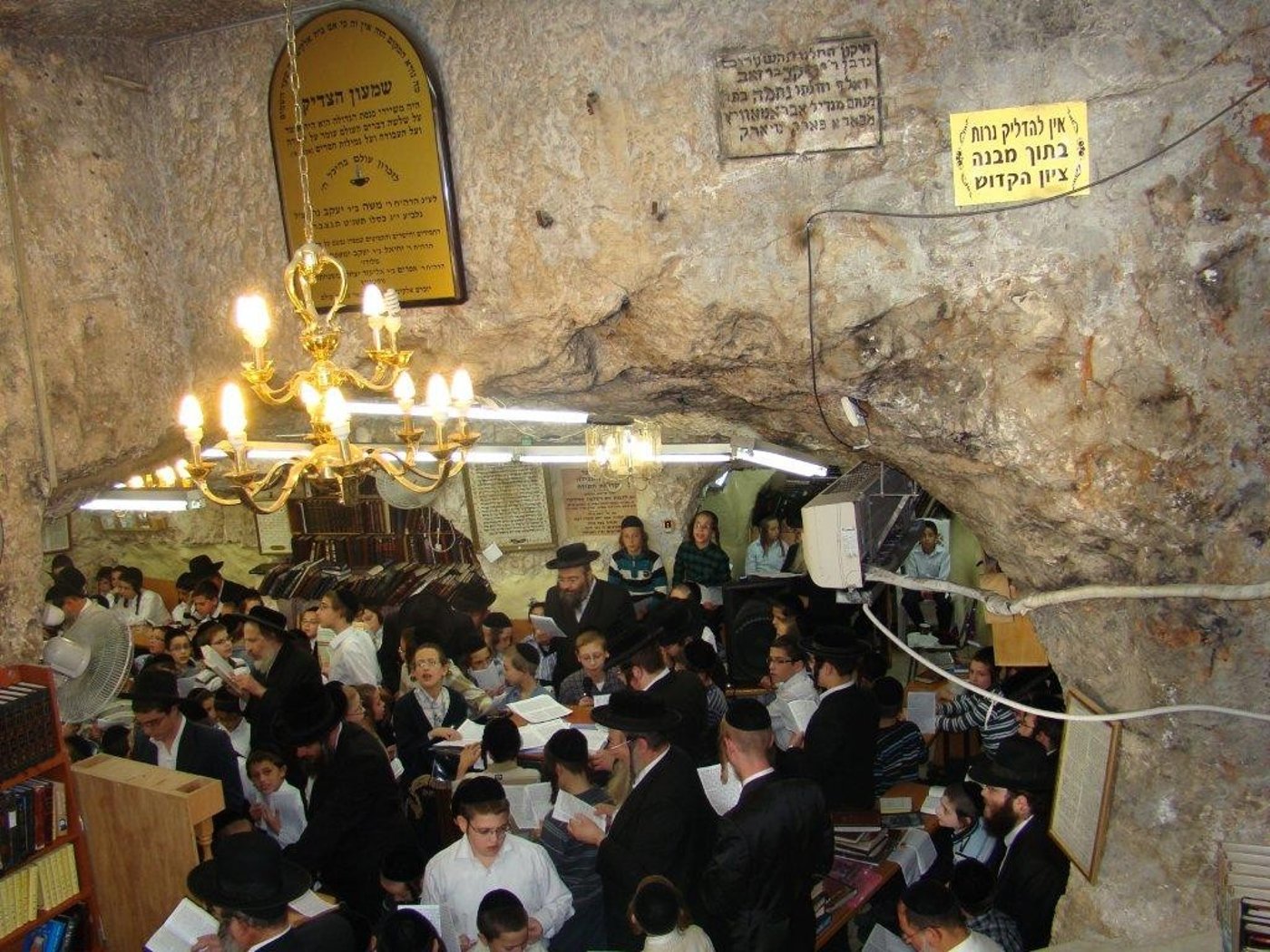 בעקבות האסון: ילדים חרדים נשאו תפילה