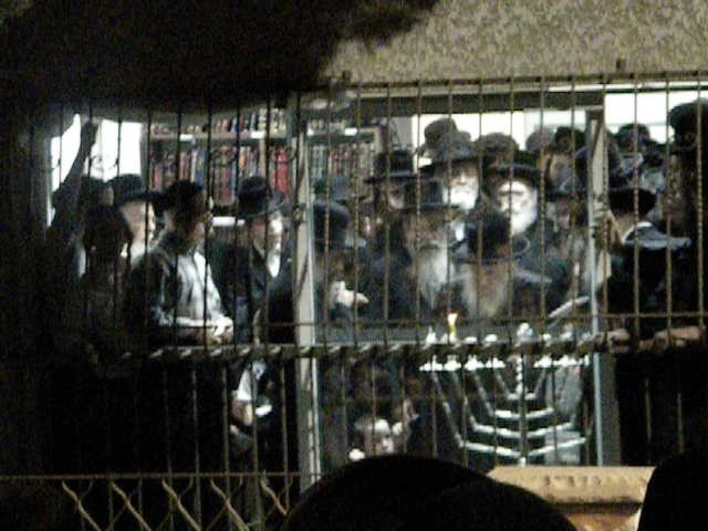 ההדלקה של הגר"ש וואזנר: צפו בוידאו