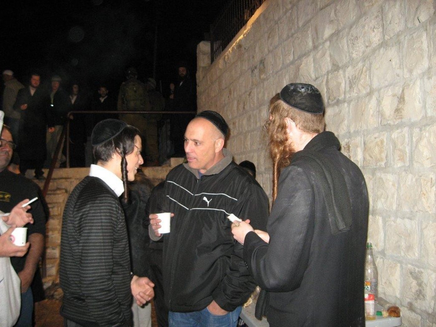 בנר שישי: מאות הדליקו בקבר יוסף הצדיק