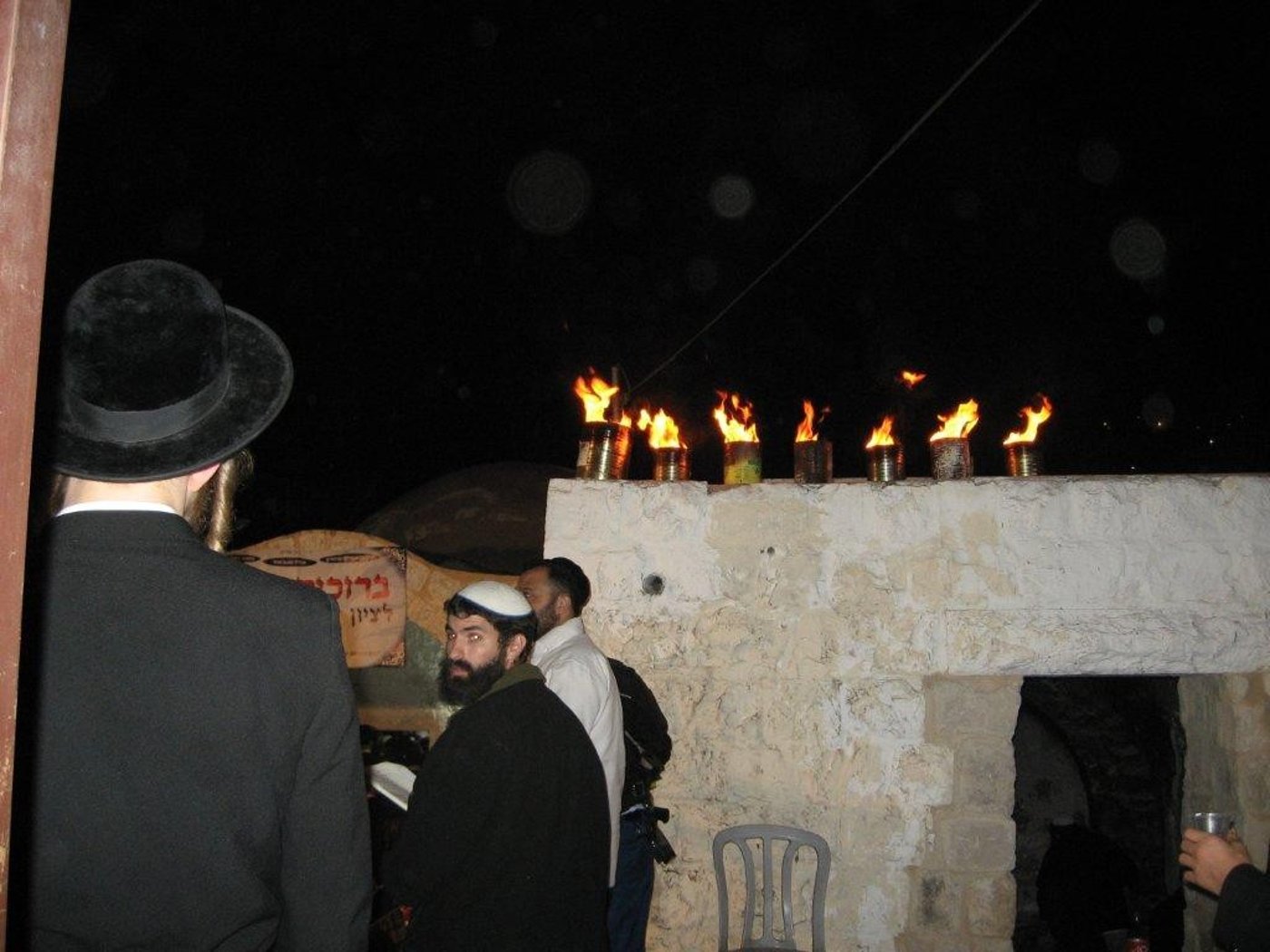בנר שישי: מאות הדליקו בקבר יוסף הצדיק