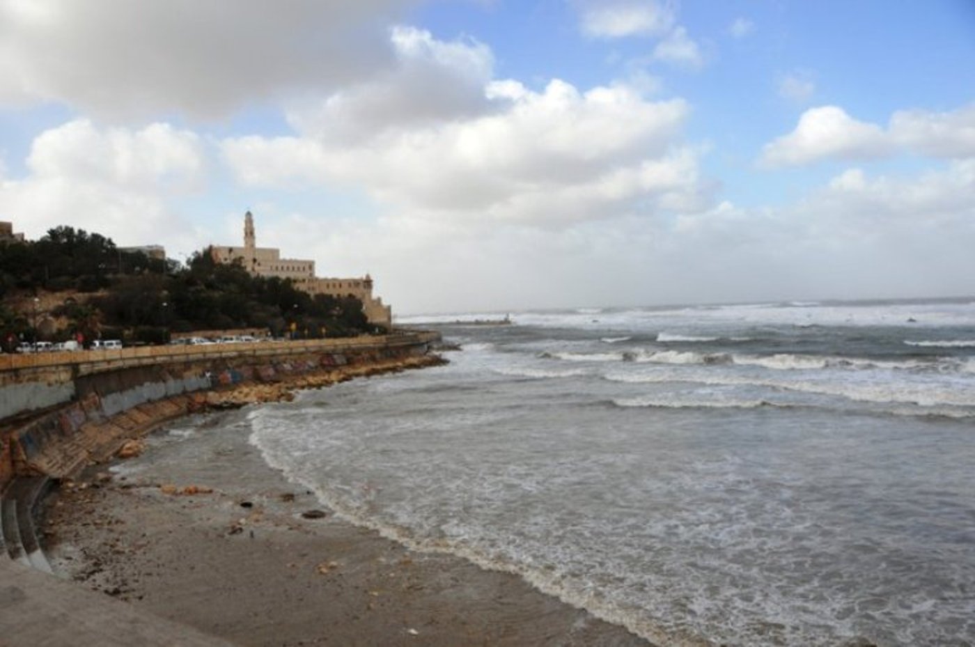 גלרייה רטובה: שובר הגלים נסדק, העלייה השנייה הוצף