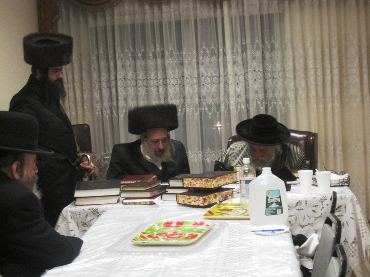 ביקור גומלין: האדמו"רים מדעעש וסאטמר