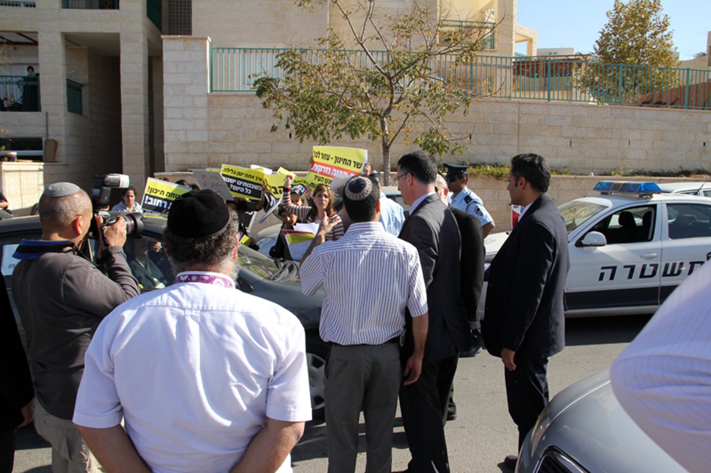 שר החינוך התקבל באלעד: "עשו לו עוול, הוא חם לדת"