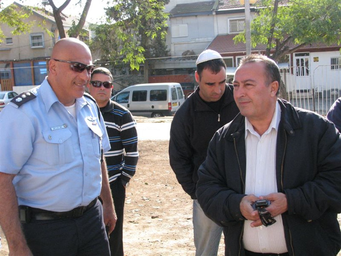 בדמעות: אלפים ליוו את הגר"י מאיר לבית החיים
