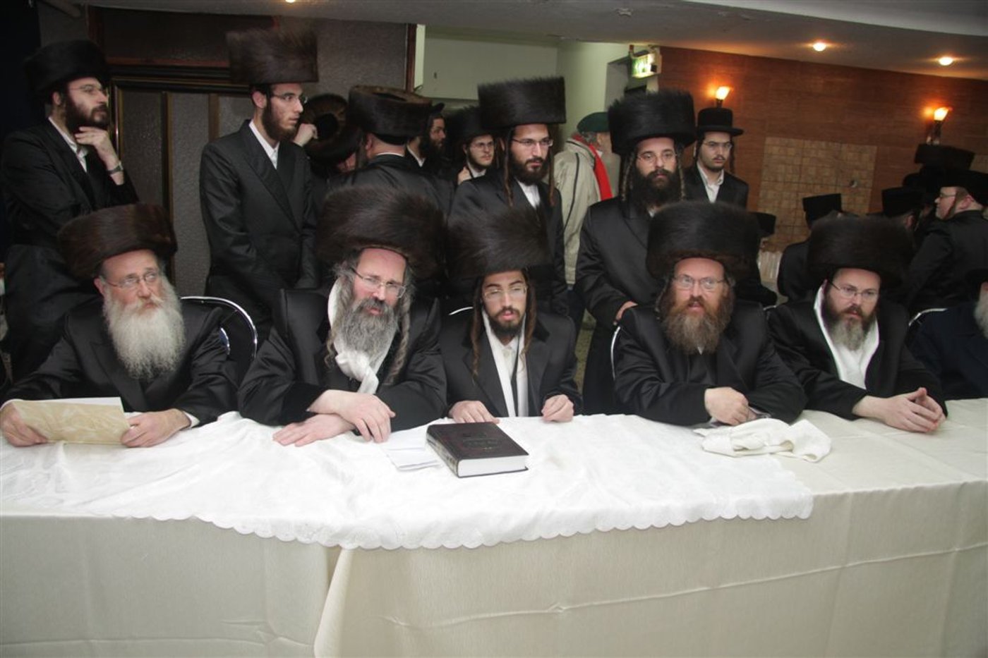 שמחת ראחוב: צפו בחתונת בן האדמו"ר