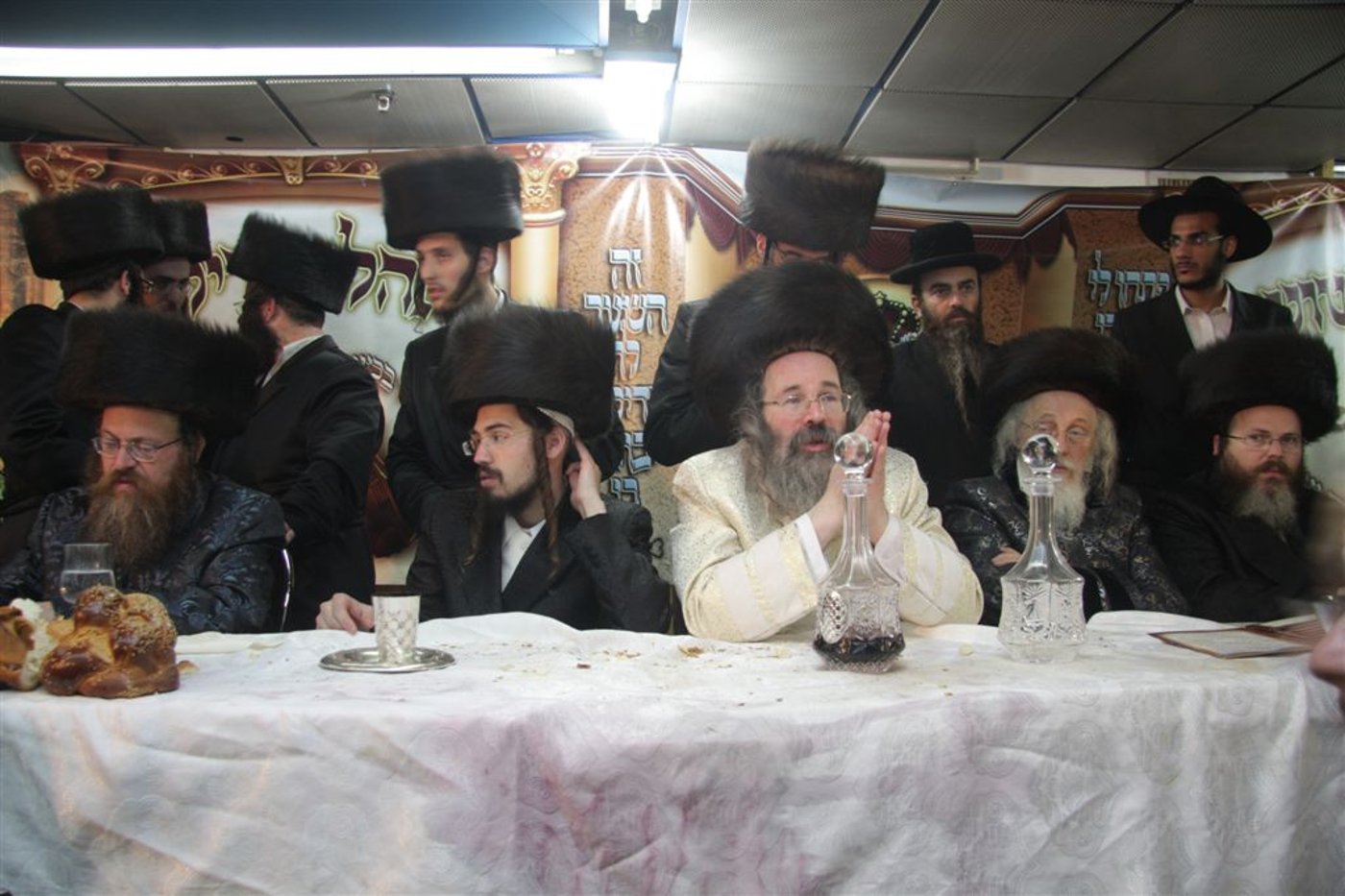שמחת ראחוב: צפו בחתונת בן האדמו"ר