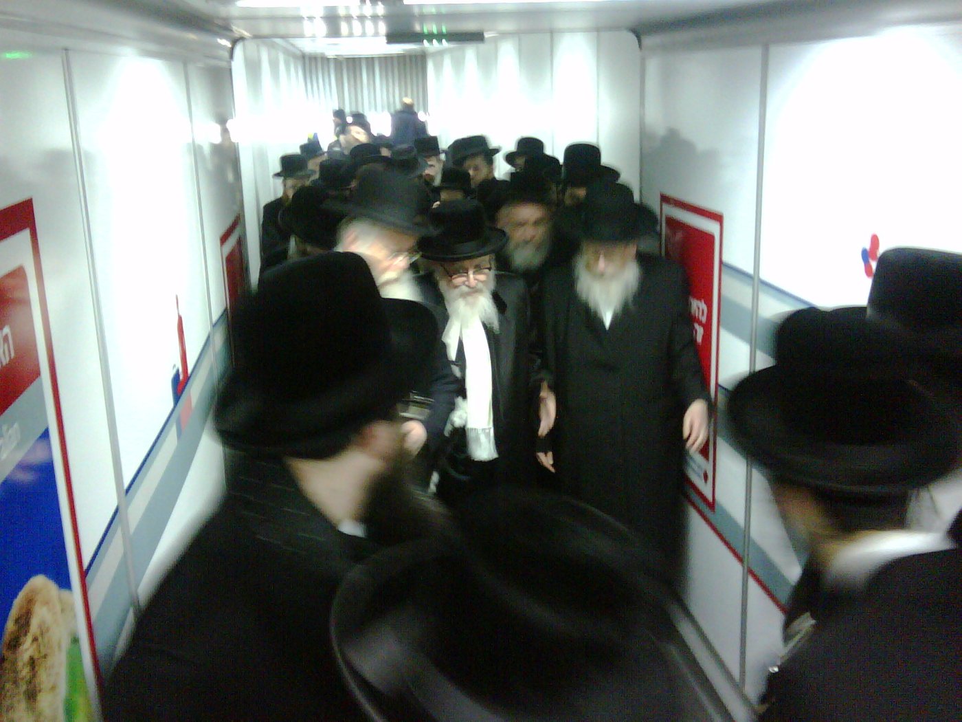 האדמו"ר מסקווירא בארץ; ליצמן ופרוש קיבלו בשדה