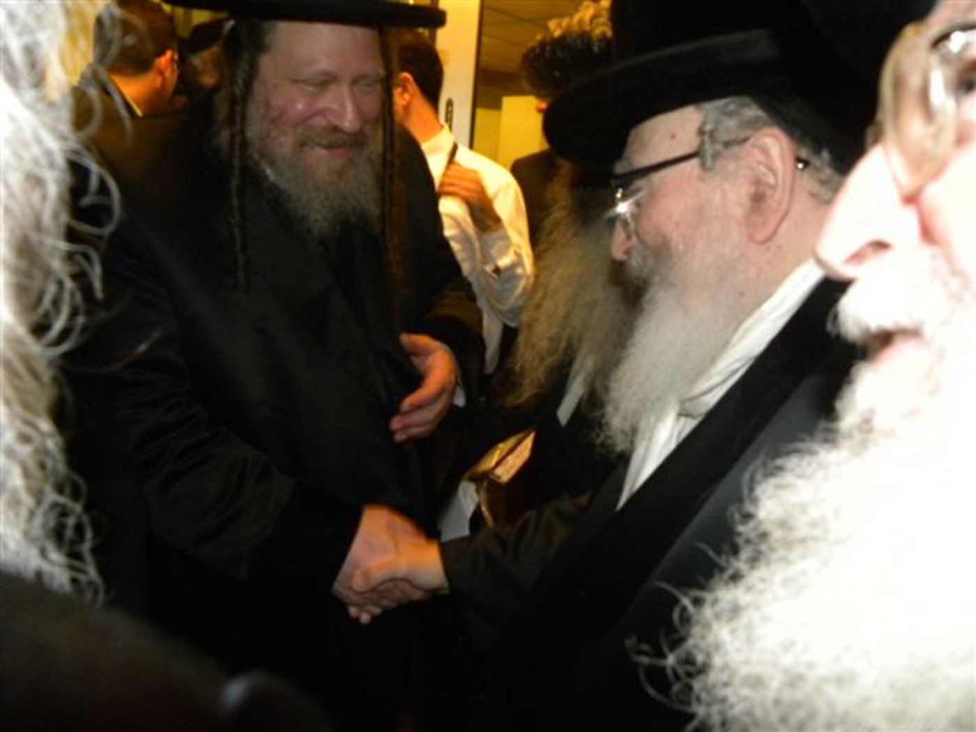 תמונות: האדמו"ר מסקווירא עוזב את ישראל