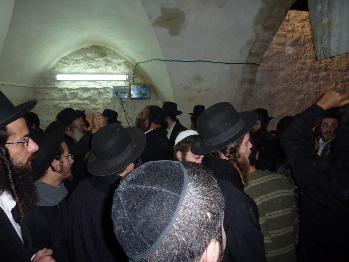 באישון לילה: "תיקון" בקבר-יוסף בשכם