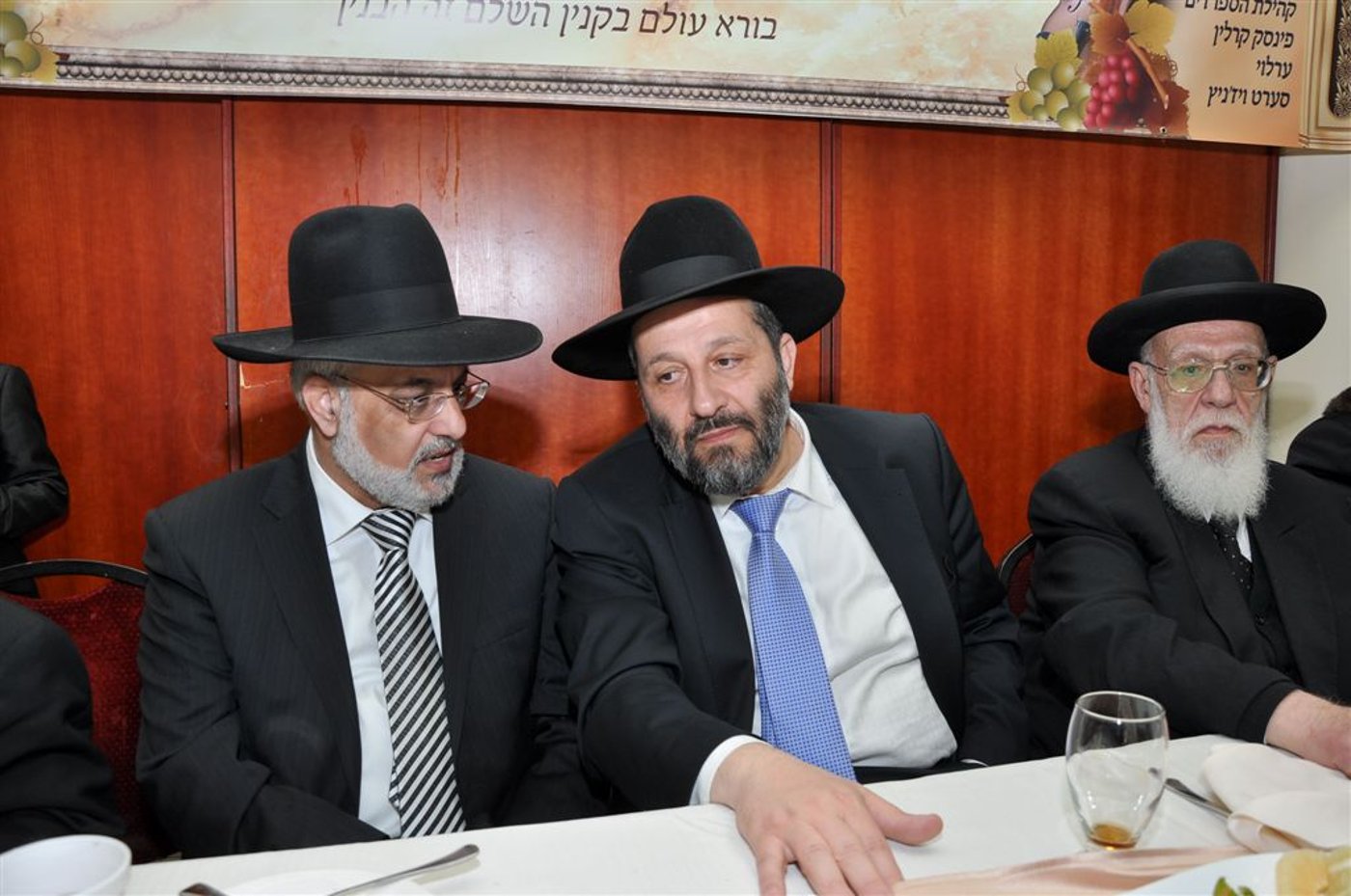 קהילות הקודש בביתר-עילית מצדיעים לראש-העיר, הרב מאיר רובינשטיין