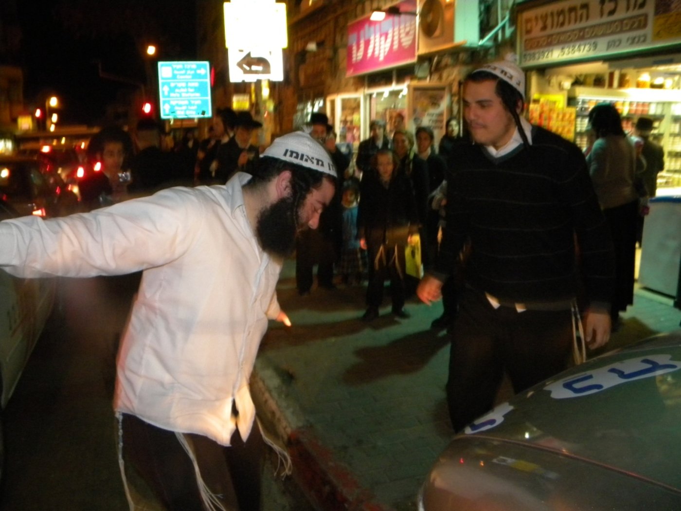פורים בפתח, פקק בגאולה