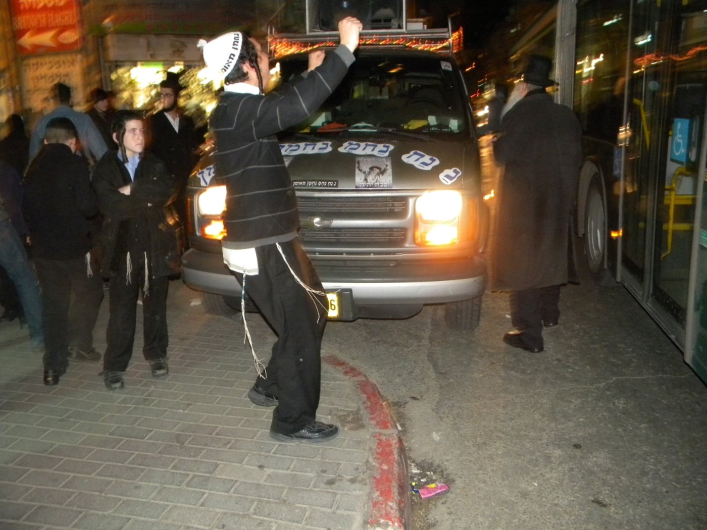 פורים בפתח, פקק בגאולה