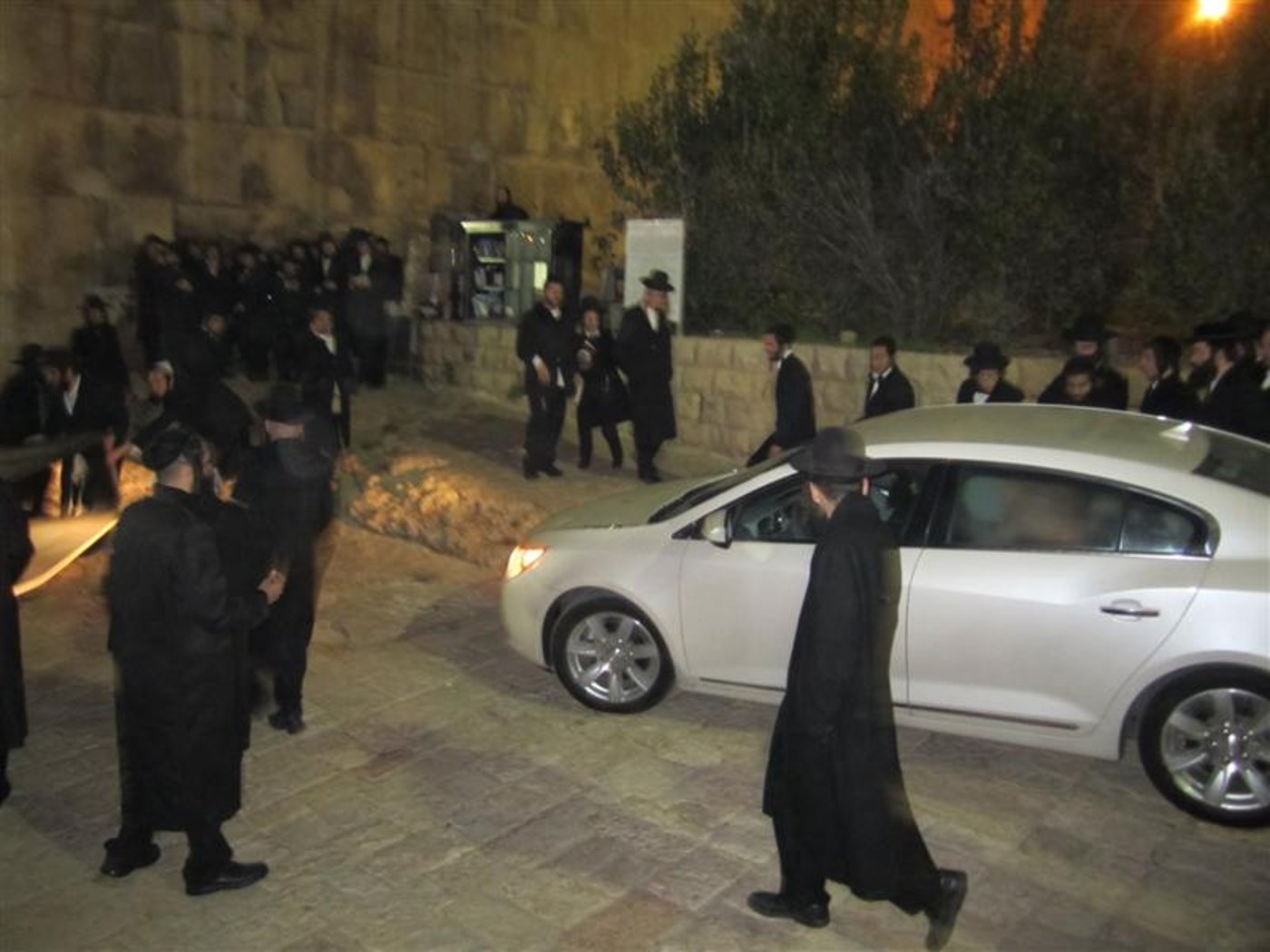 הכי קרוב לרב: המרדפים של חסידי הרב ברלנד בכפר ערבי