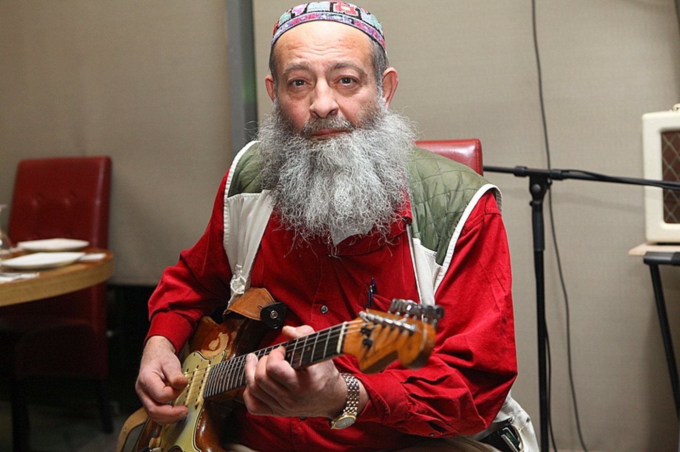 דואט: גד אלבז והראפר השחור שהפך לחסיד