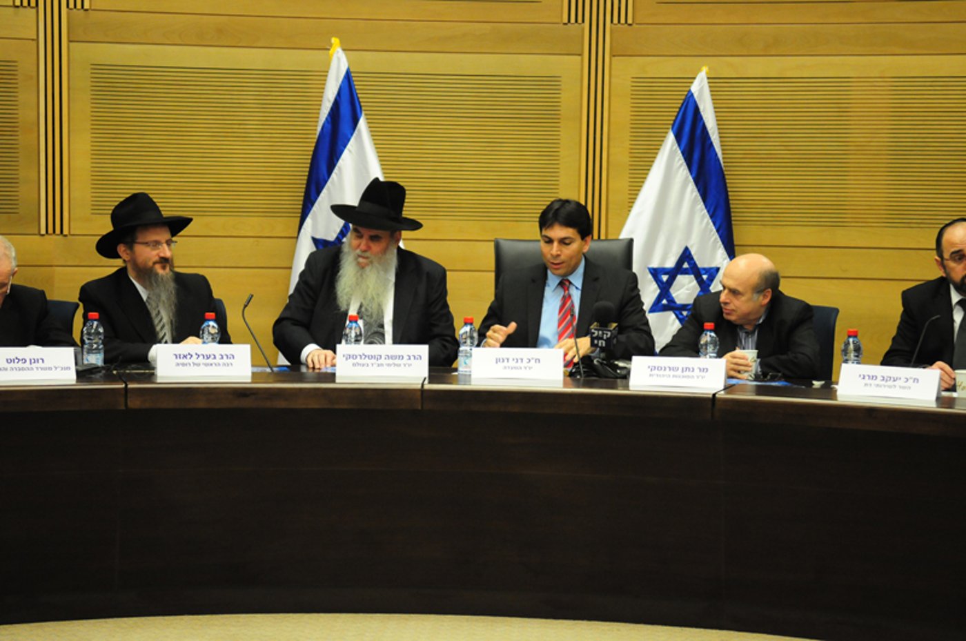 צפו: הדיון בכנסת הפך לאירוע הצדעה לשלוחי חב"ד