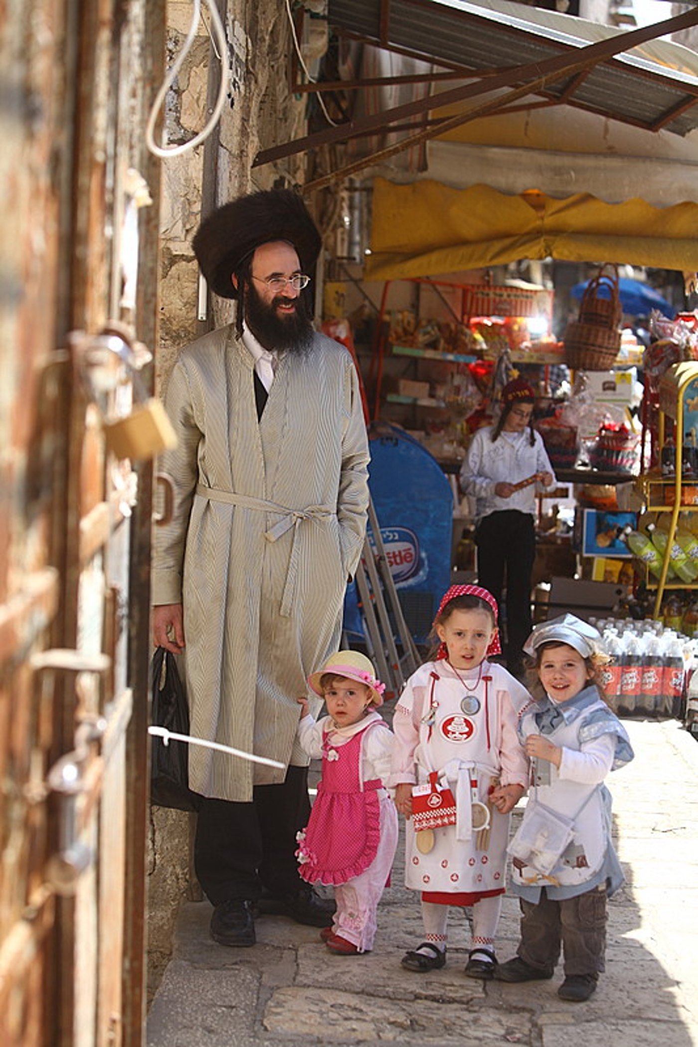 כיכר היום: תחפושת או מציאות?